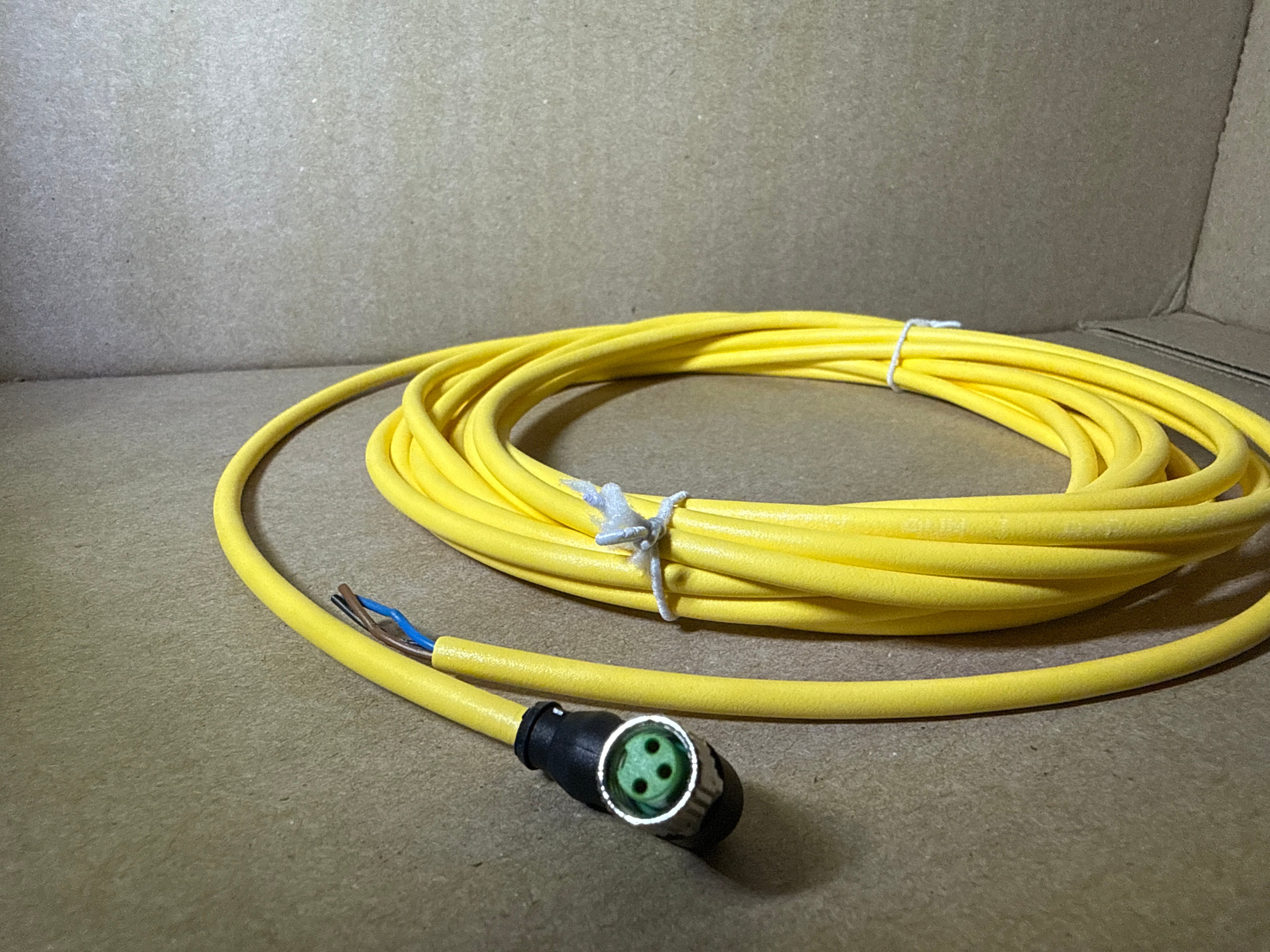Cable M8 3 pins fem  90 deg - 5M