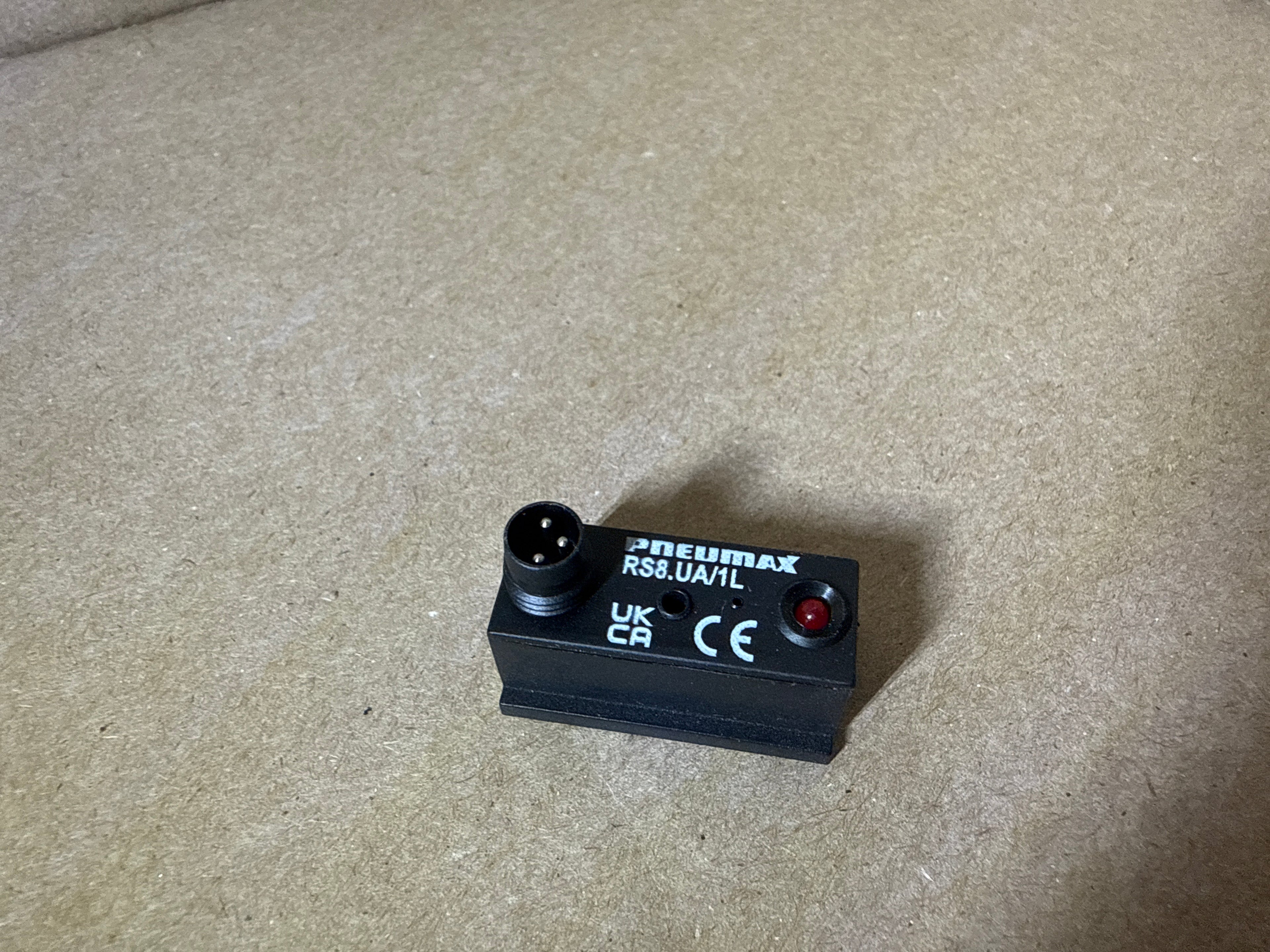 RS8.UA/1L  3 pins quick connect magnetique